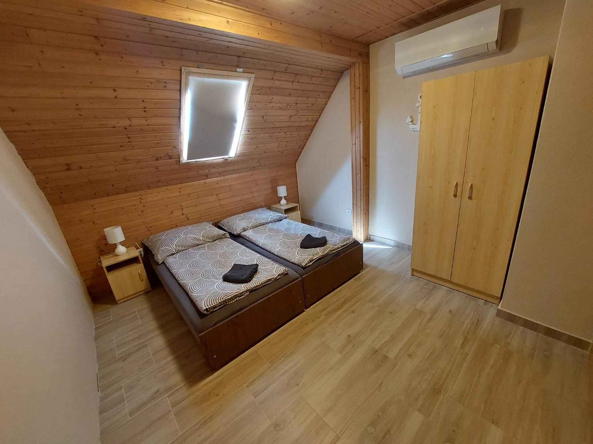 Panna Apartmanház Balatonlelle Esterno foto